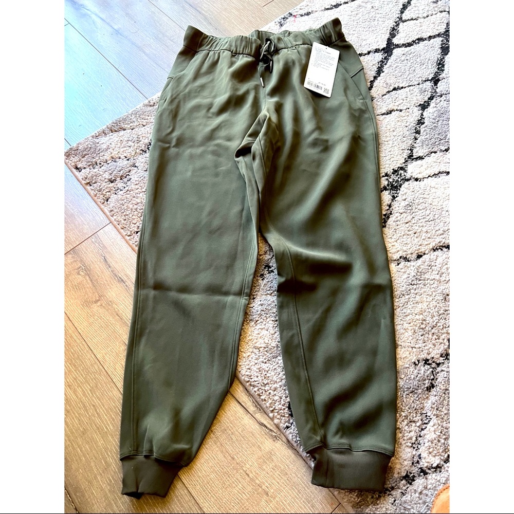 Lululemon on the fly woven jogger